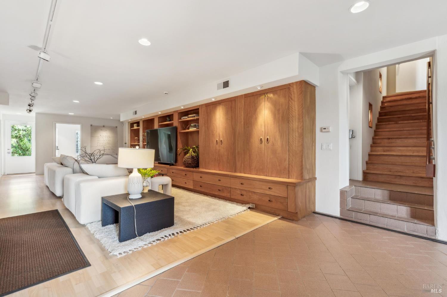 5768 Silverado Trail Napa CA 94558
