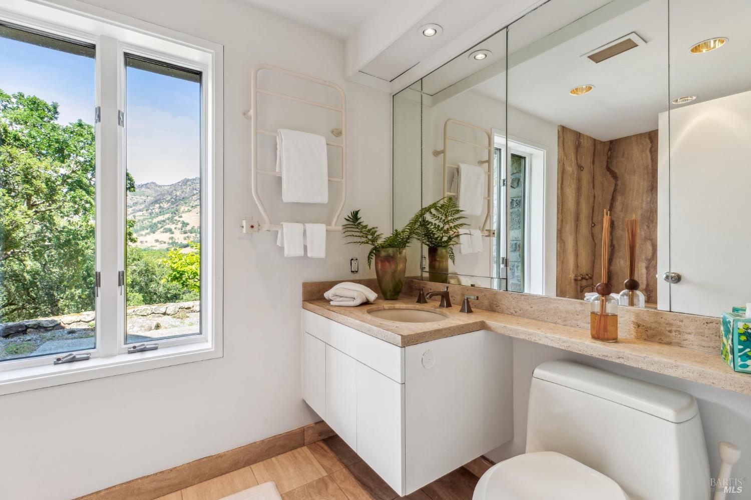 5768 Silverado Trail Napa CA 94558
