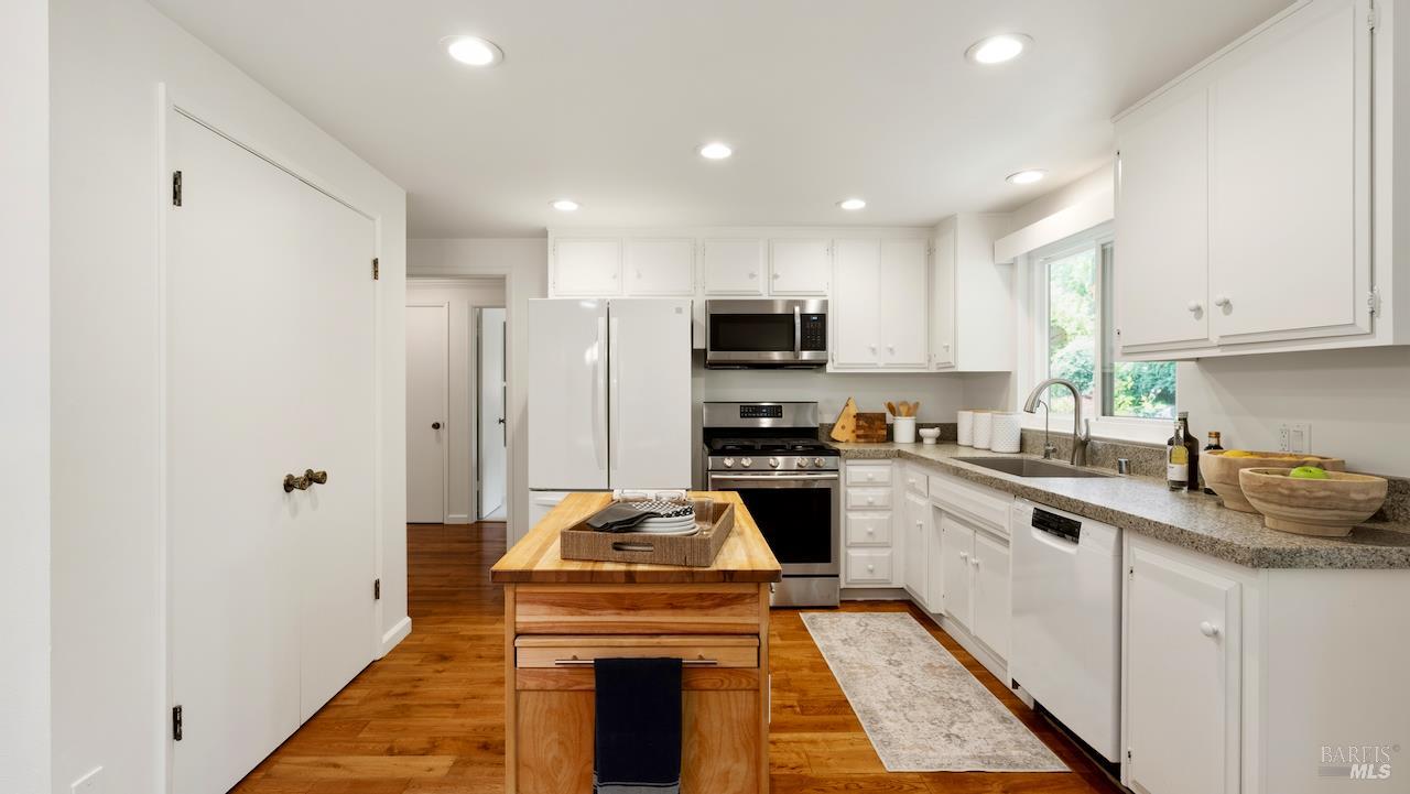 6860 Oak Leaf Drive Santa Rosa CA 95409