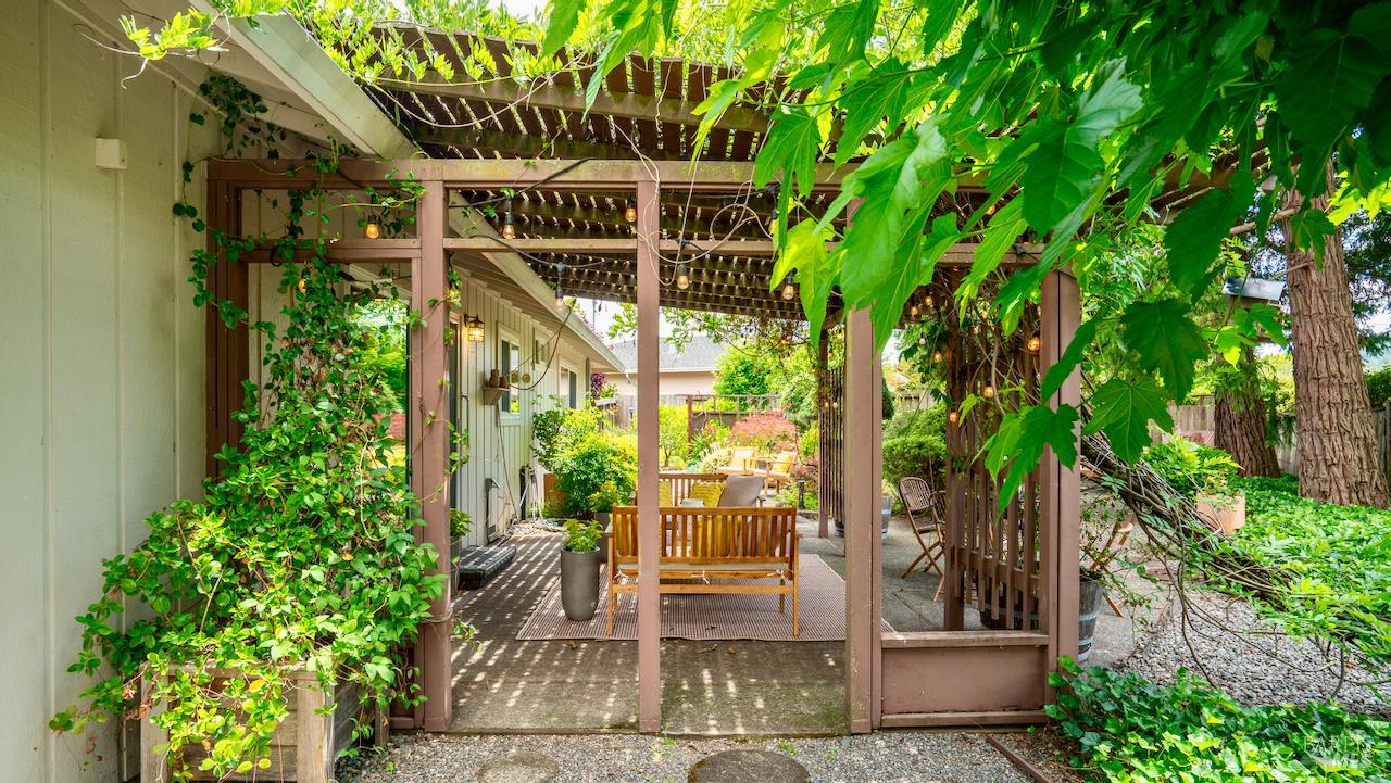 6860 Oak Leaf Drive Santa Rosa CA 95409