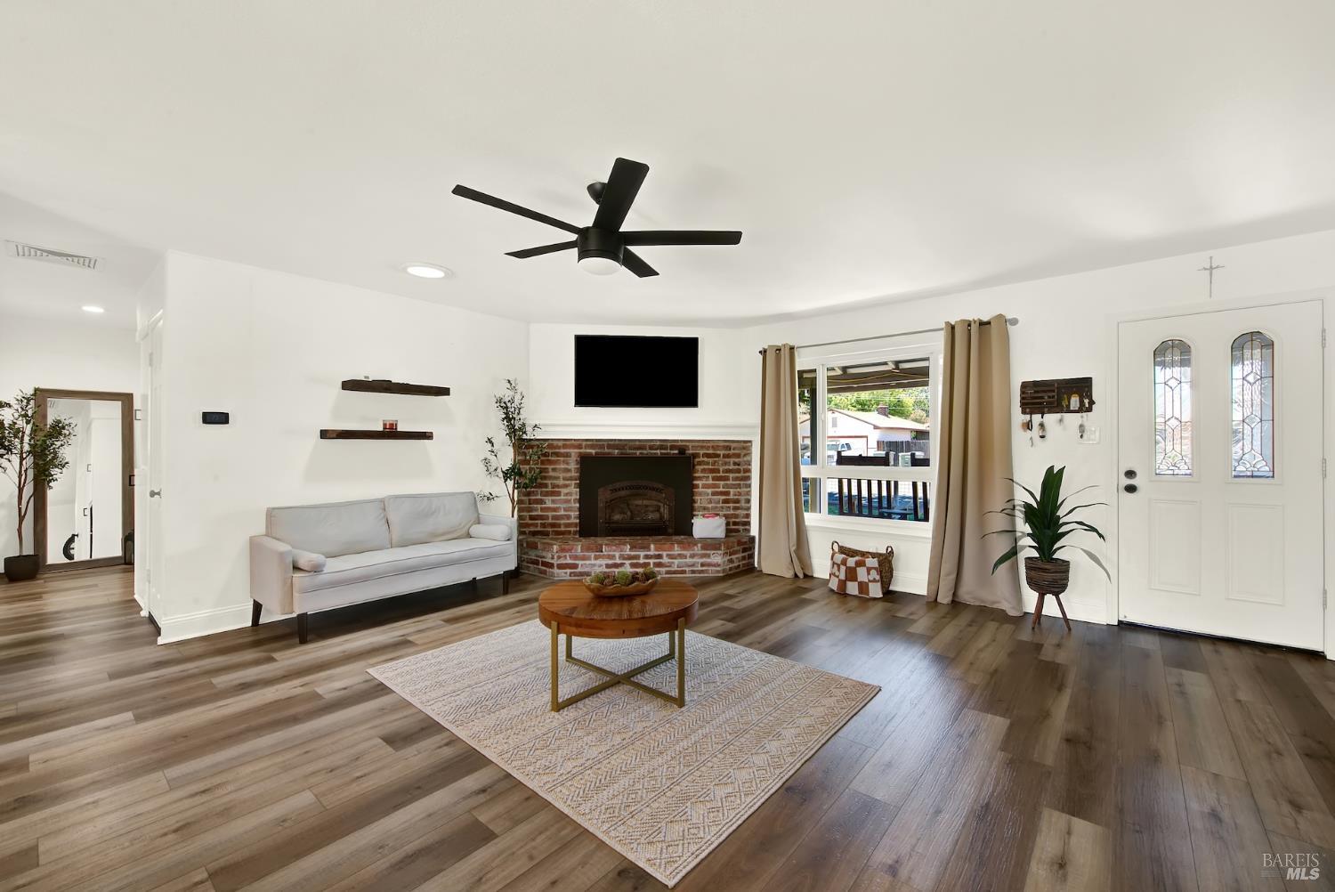221 S 8th Street Dixon CA 95620
