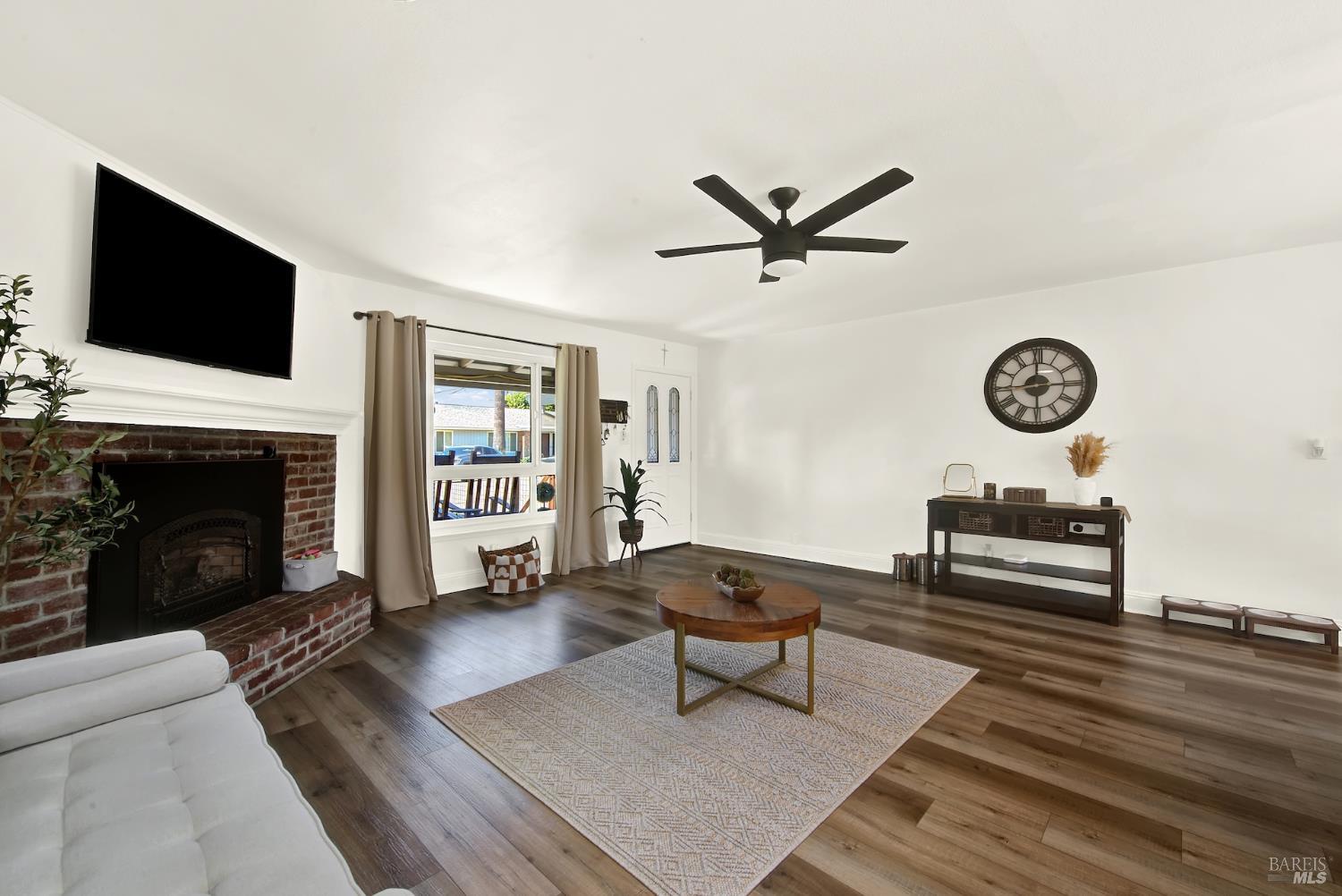 221 S 8th Street Dixon CA 95620
