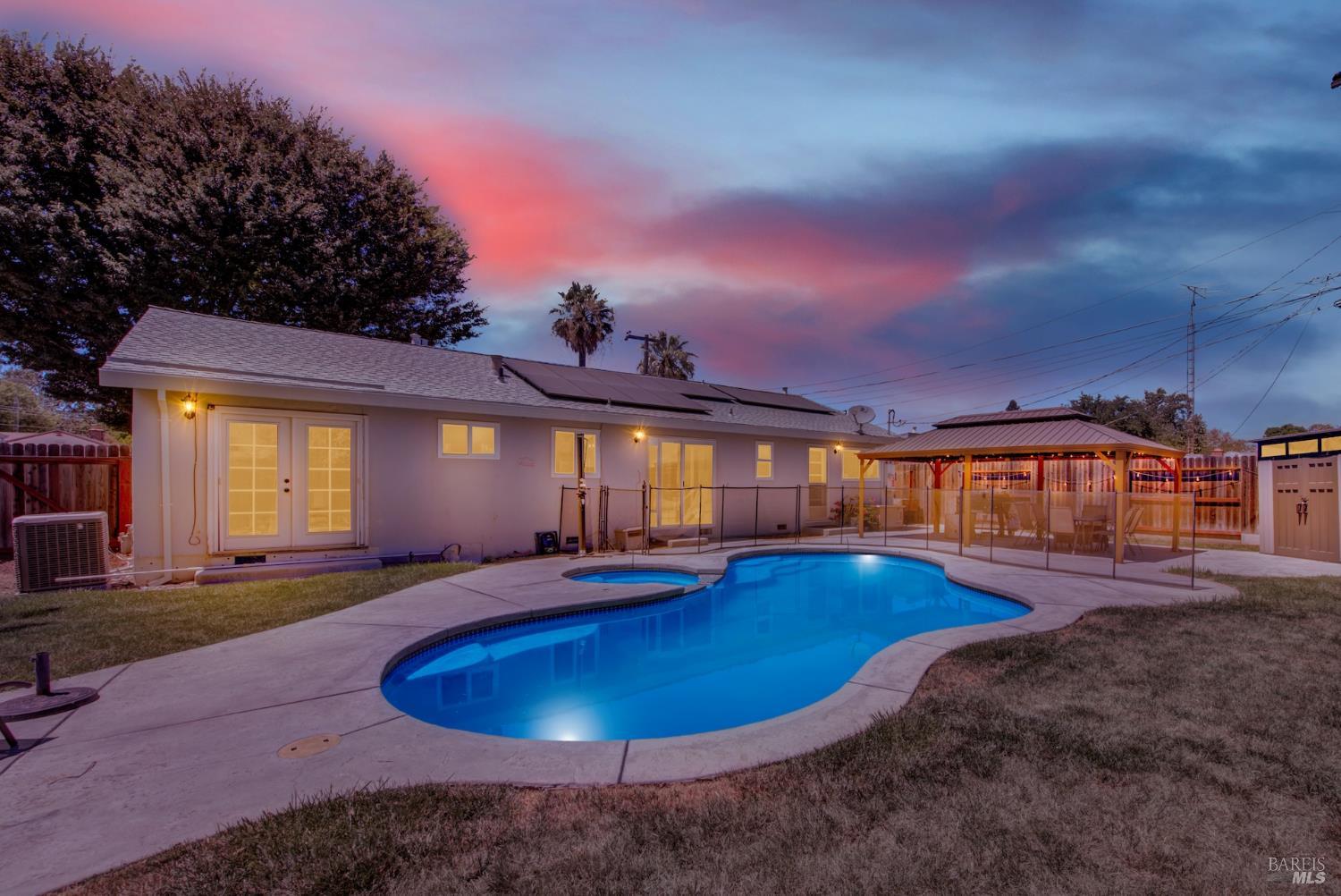 221 S 8th Street Dixon CA 95620