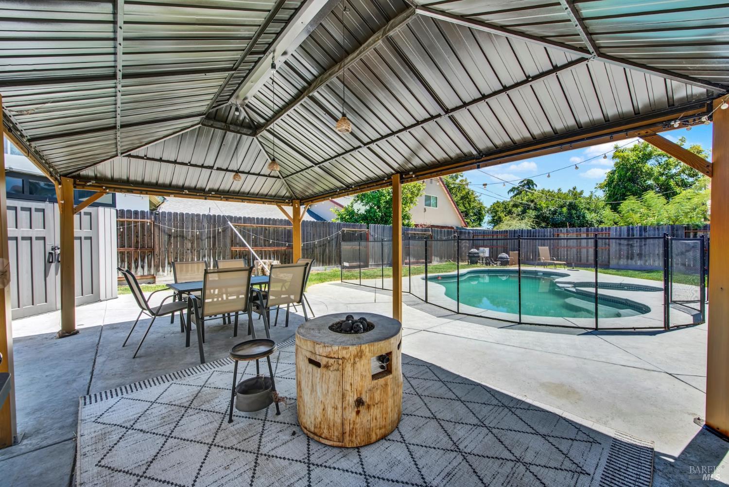 221 S 8th Street Dixon CA 95620