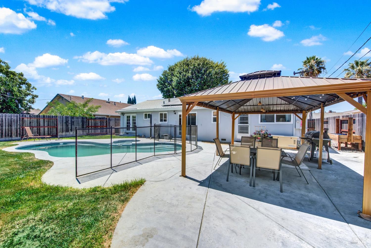 221 S 8th Street Dixon CA 95620