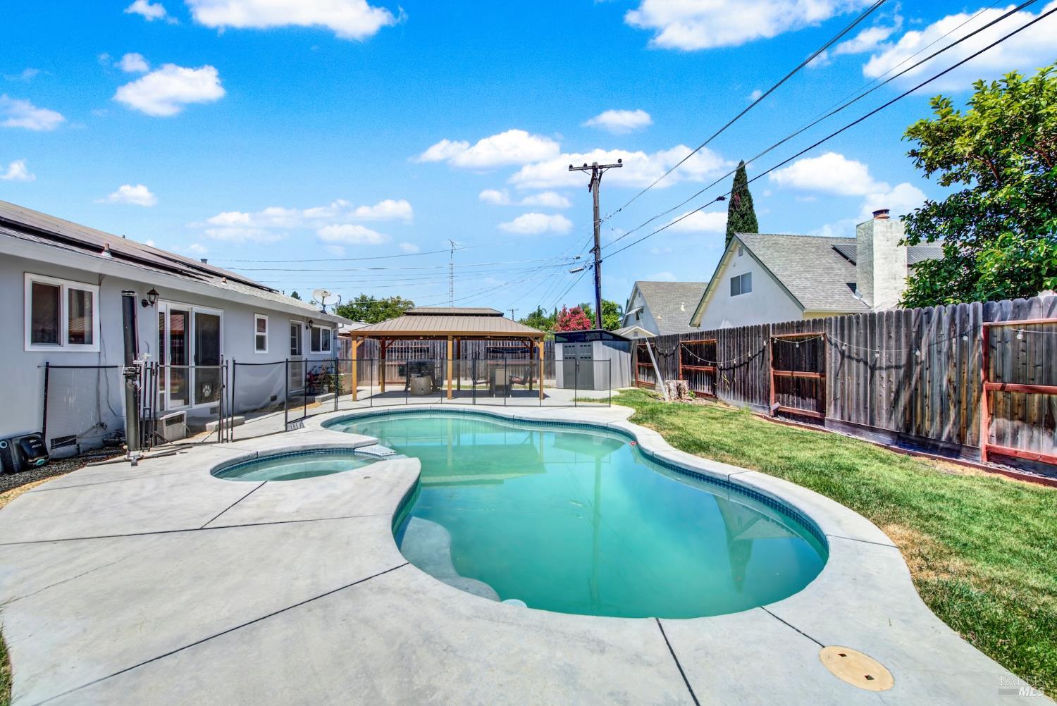 221 S 8th Street Dixon CA 95620