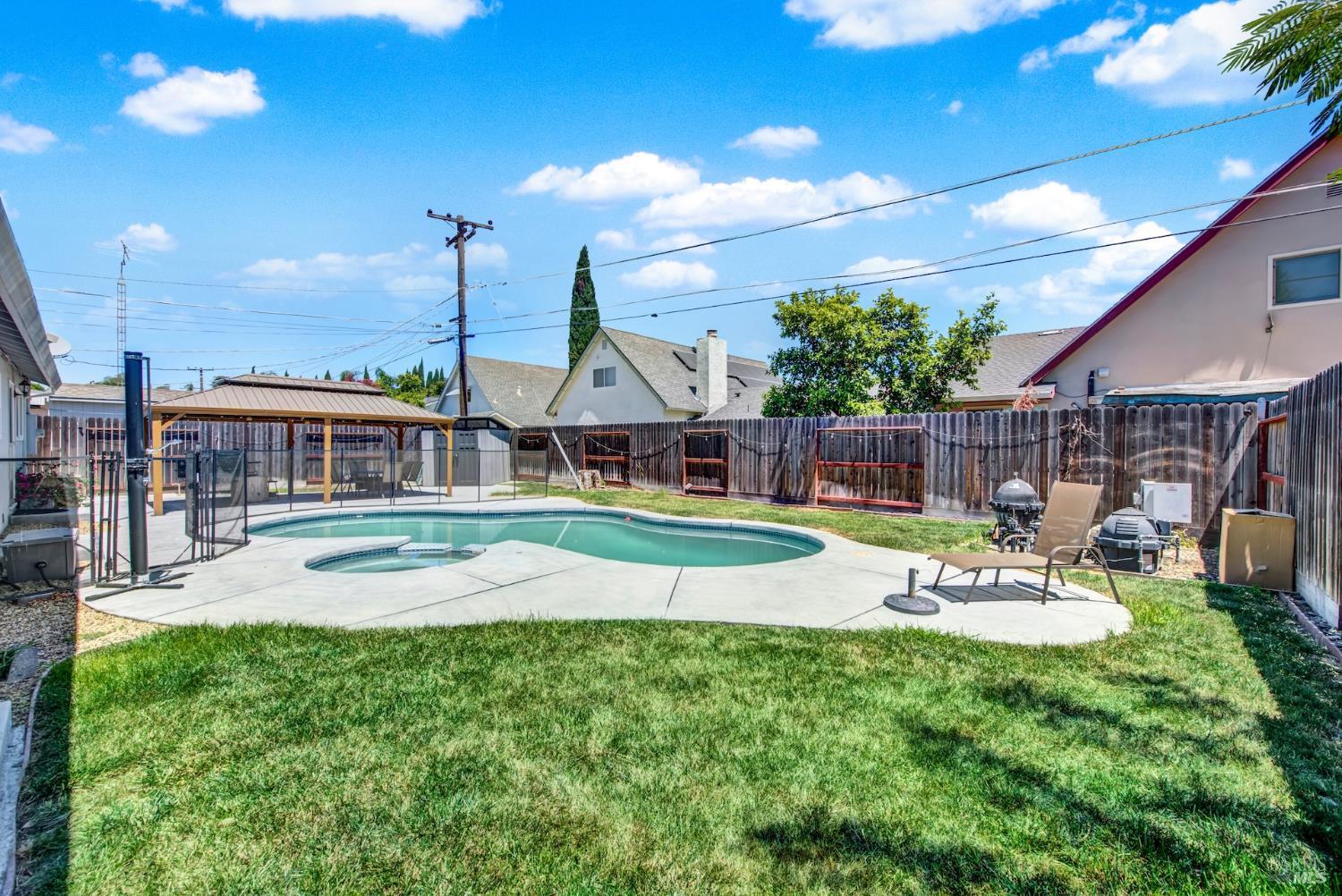 221 S 8th Street Dixon CA 95620