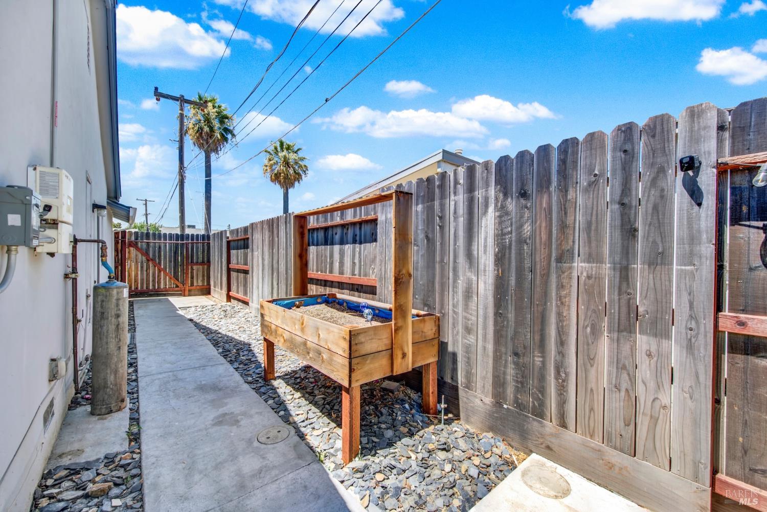 221 S 8th Street Dixon CA 95620