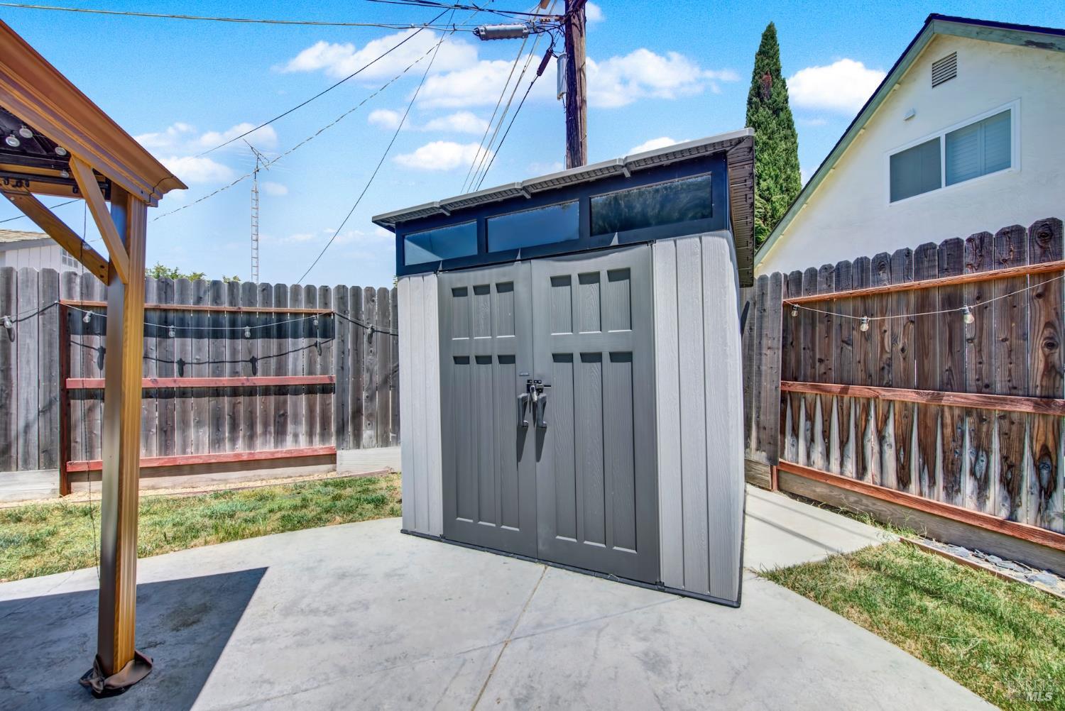 221 S 8th Street Dixon CA 95620