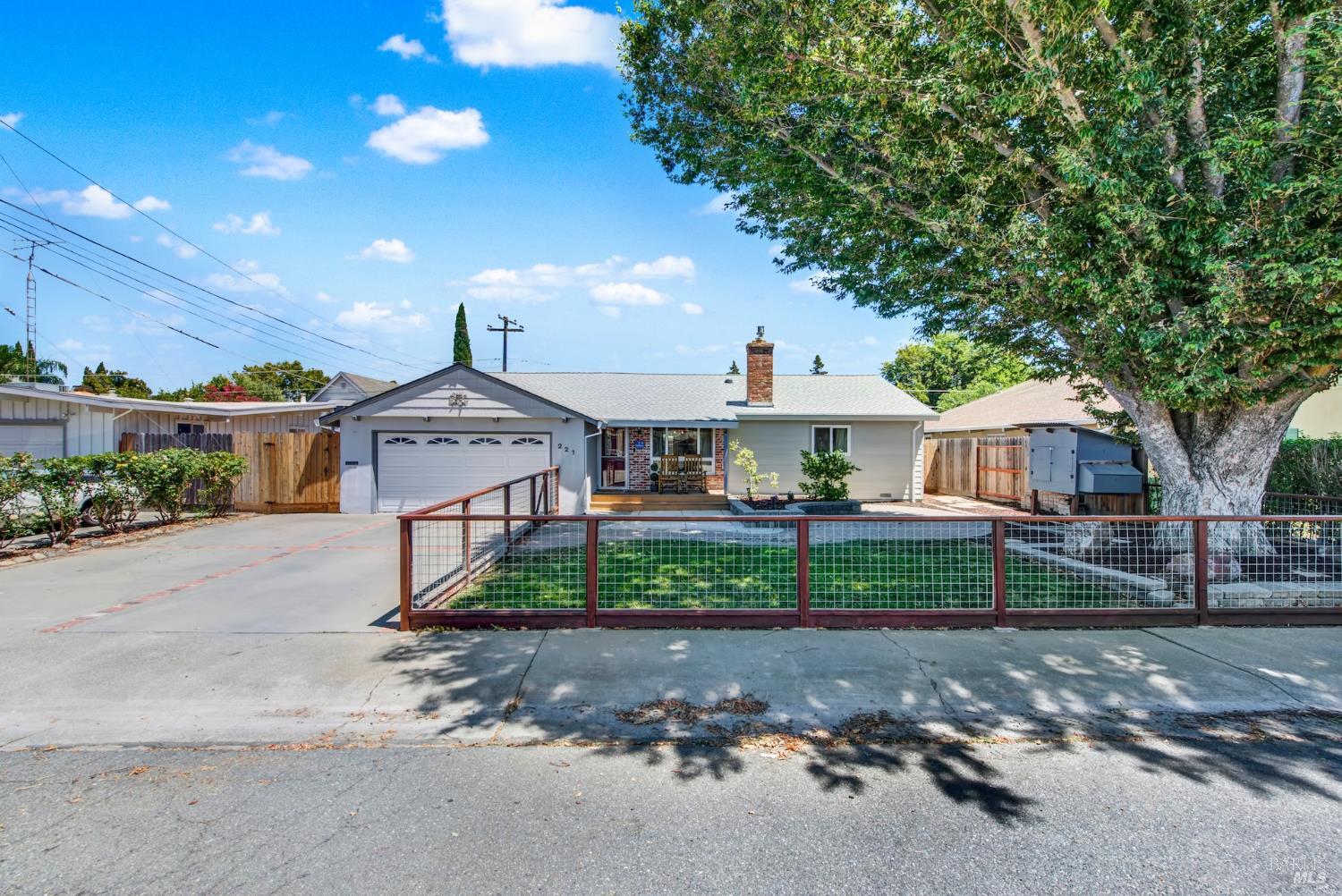 221 S 8th Street Dixon CA 95620