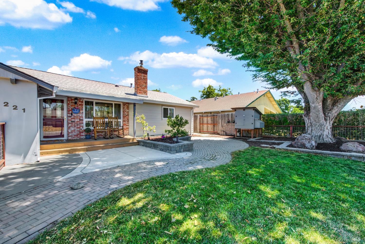 221 S 8th Street Dixon CA 95620