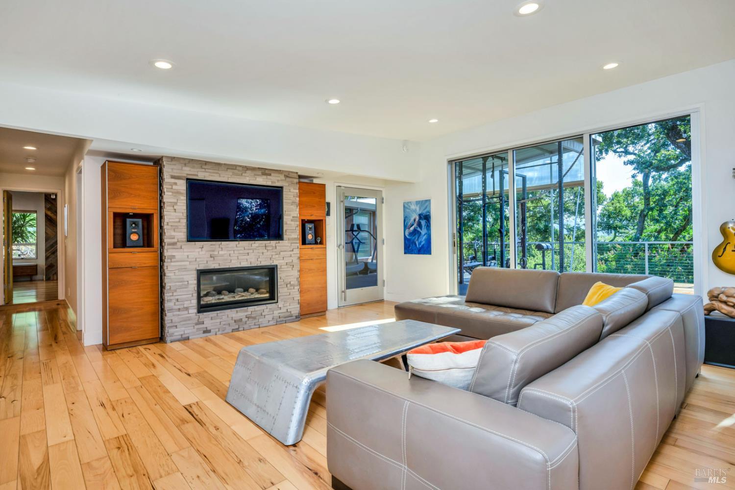 1617 Ronne Drive Santa Rosa CA 95404