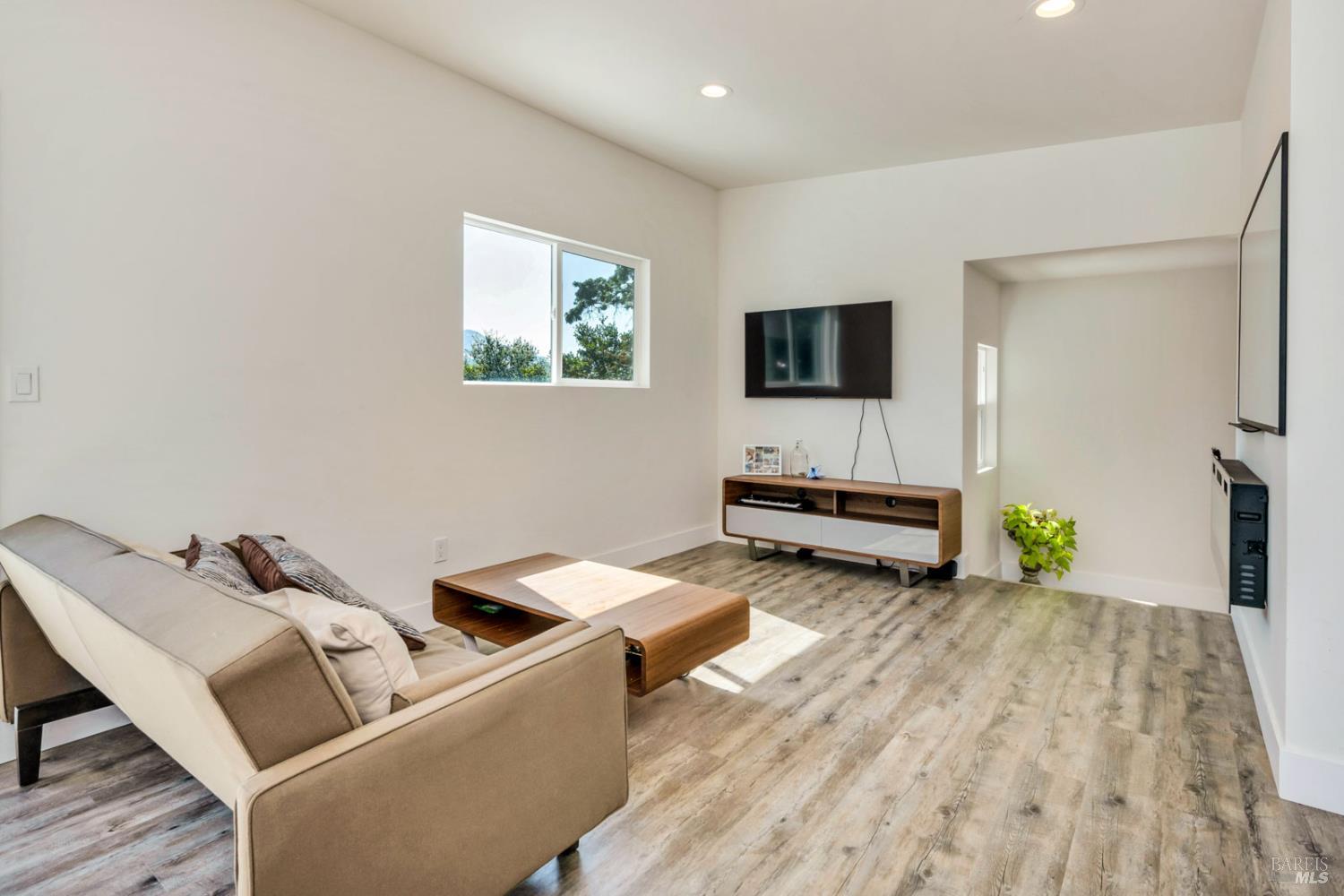 1617 Ronne Drive Santa Rosa CA 95404