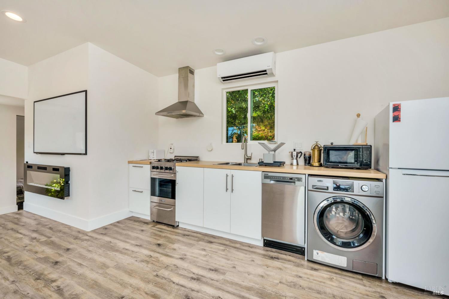 1617 Ronne Drive Santa Rosa CA 95404