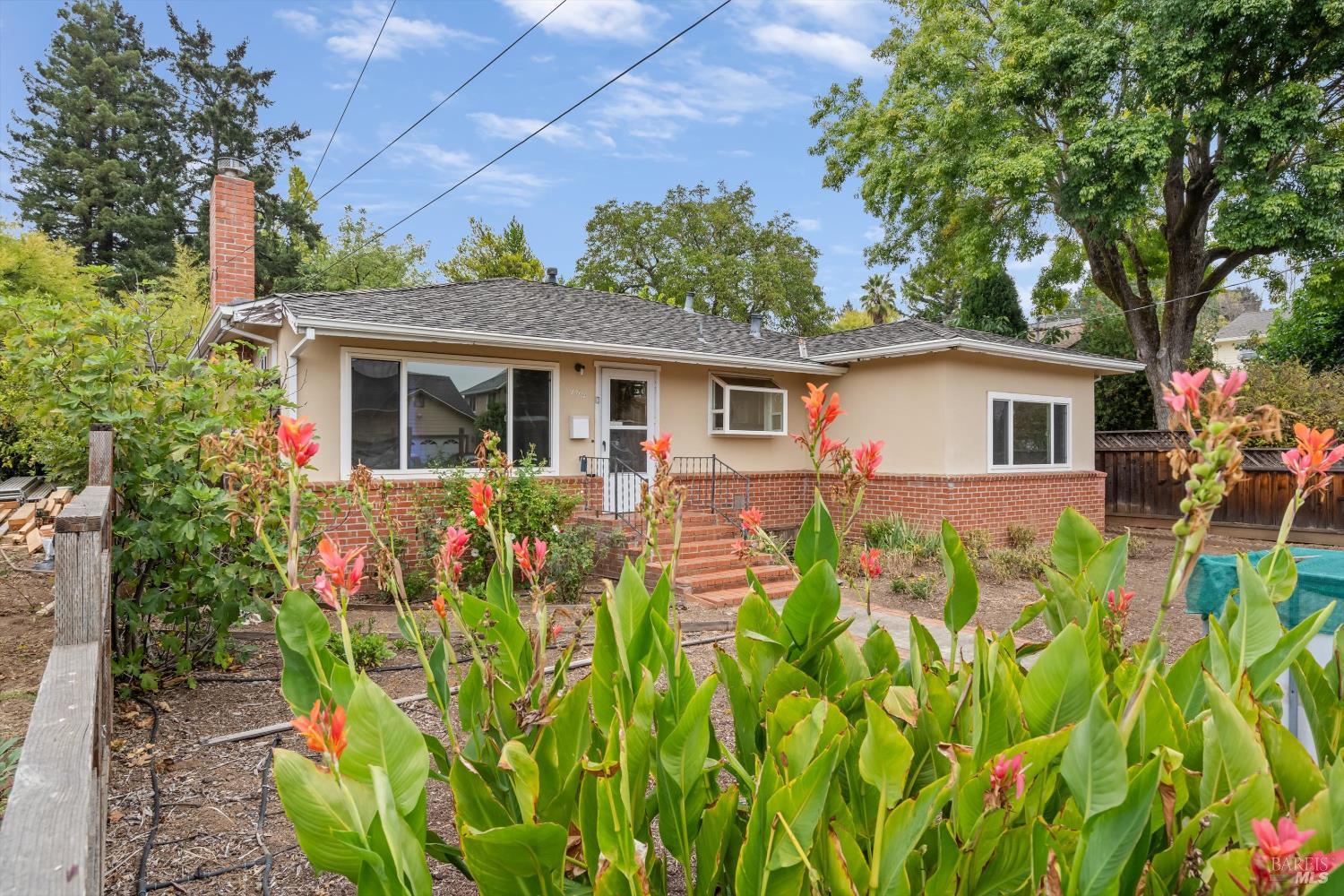409 Lincoln Street Healdsburg CA 95448