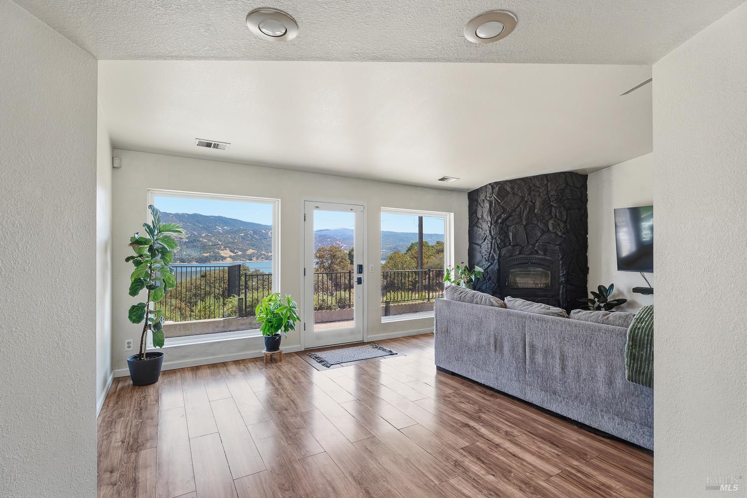 5791 Lake Ridge Drive Ukiah CA 95482