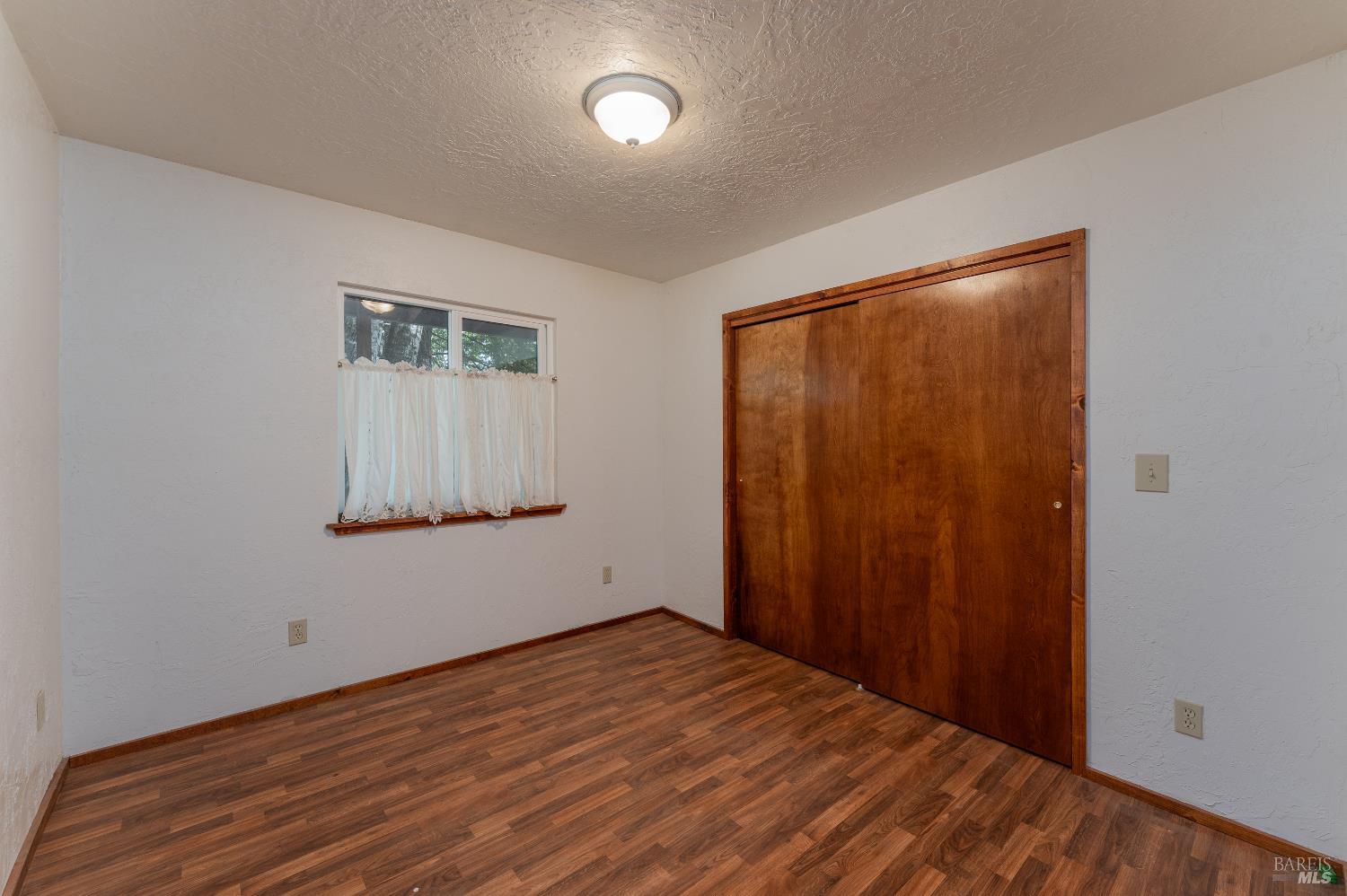 28655 N Highway 101 Highway Willits CA 95490