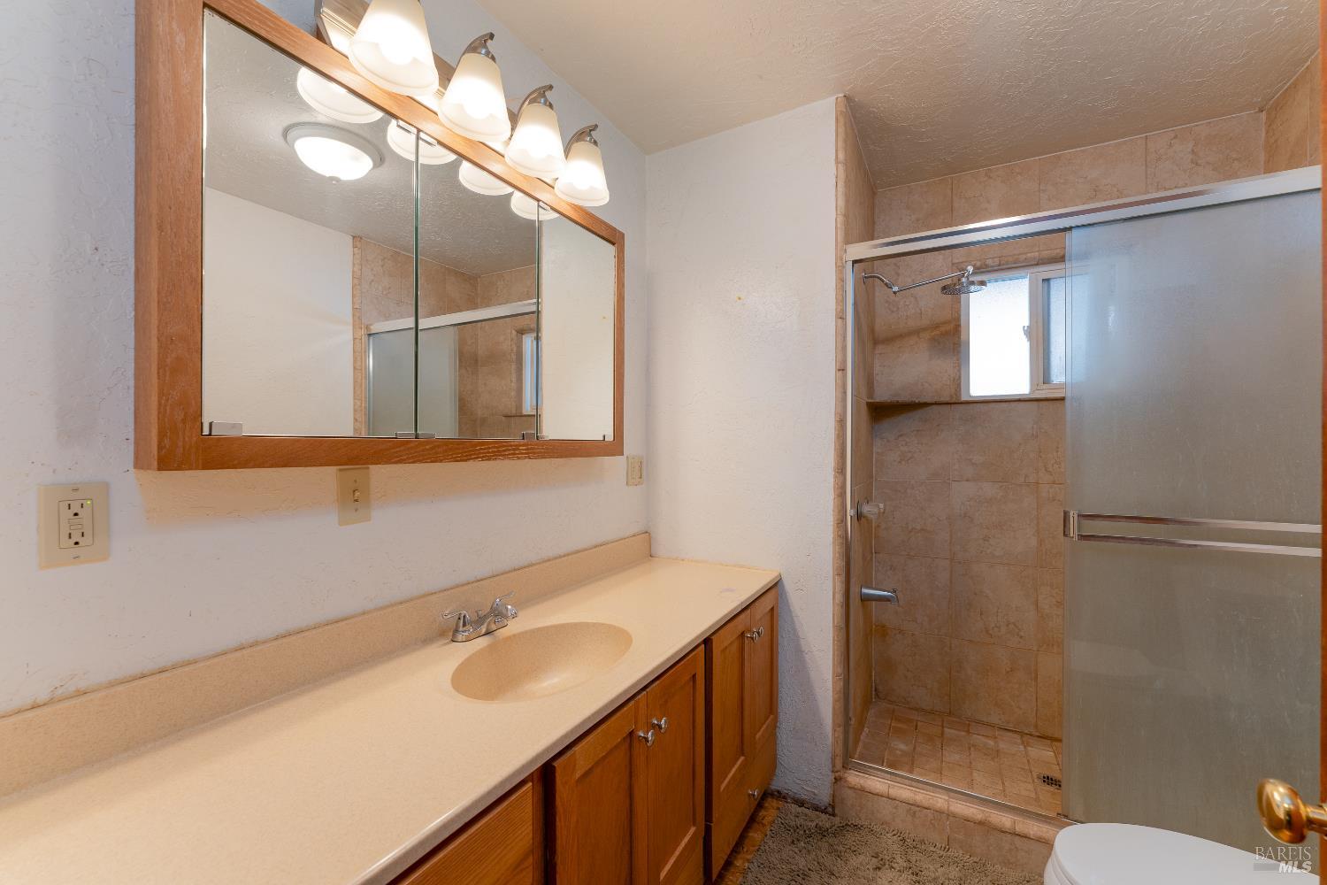 28655 N Highway 101 Highway Willits CA 95490
