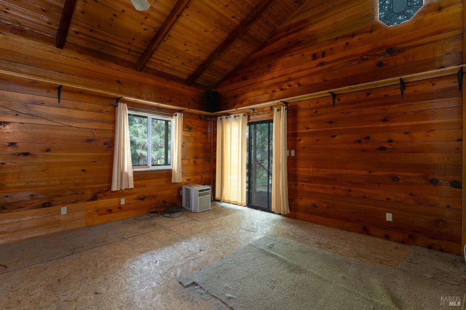 28655 N Highway 101 Highway Willits CA 95490