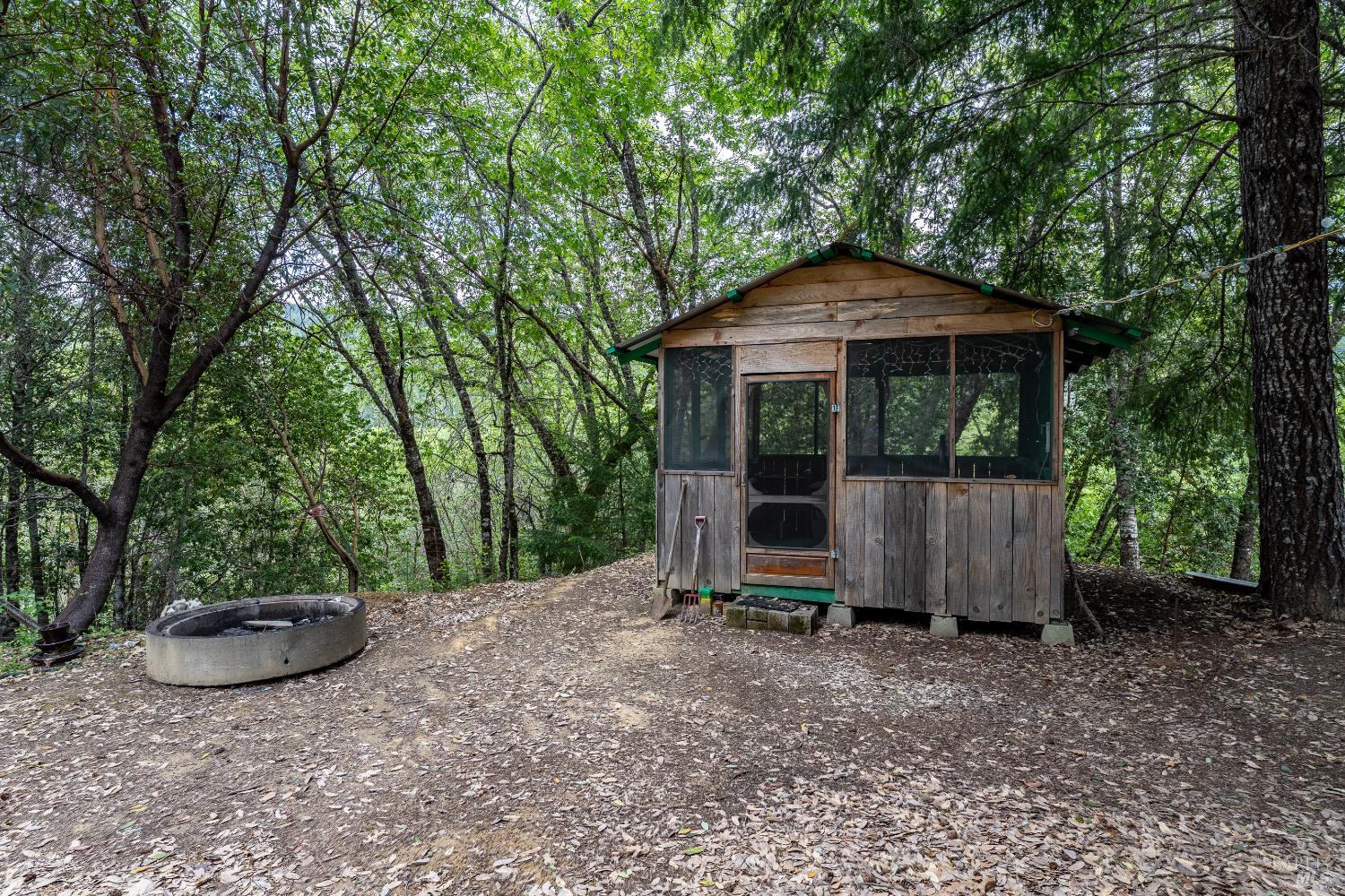 28655 N Highway 101 Highway Willits CA 95490