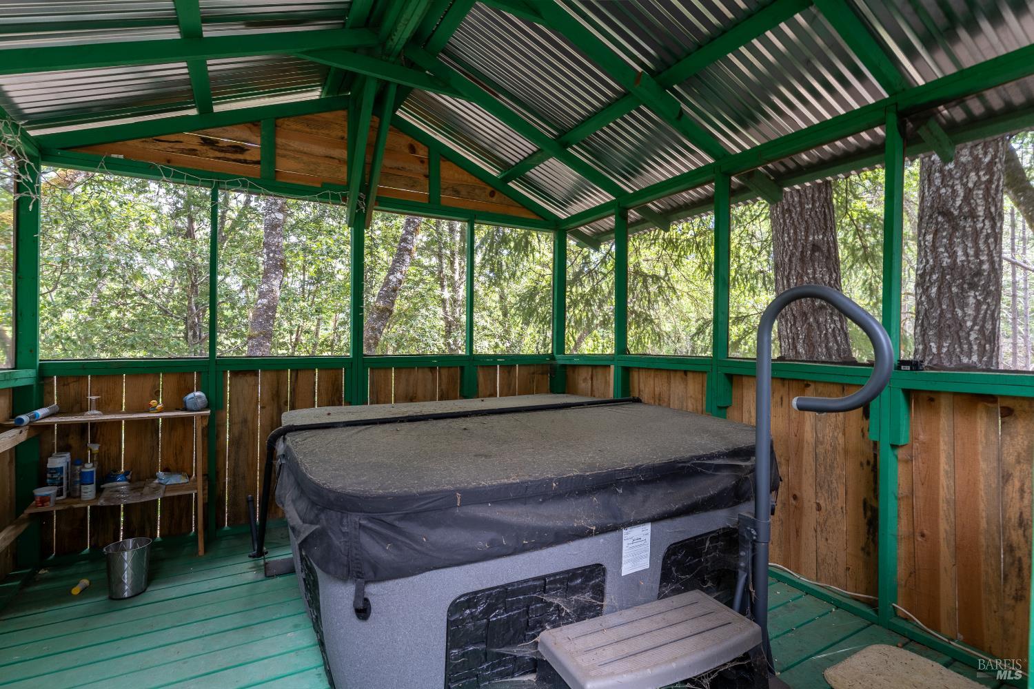 28655 N Highway 101 Highway Willits CA 95490
