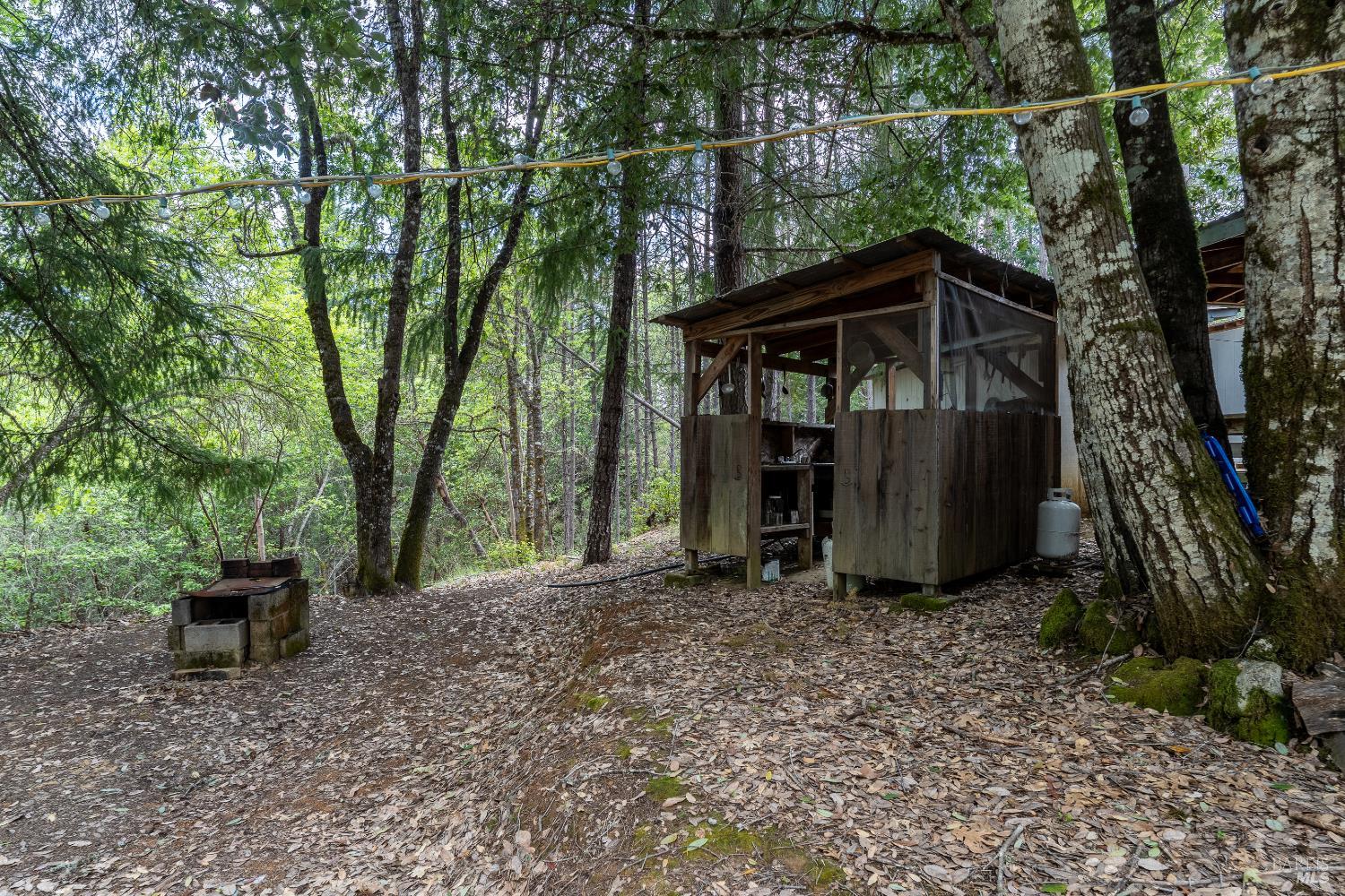 28655 N Highway 101 Highway Willits CA 95490
