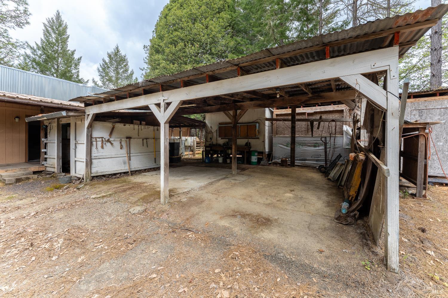 28655 N Highway 101 Highway Willits CA 95490