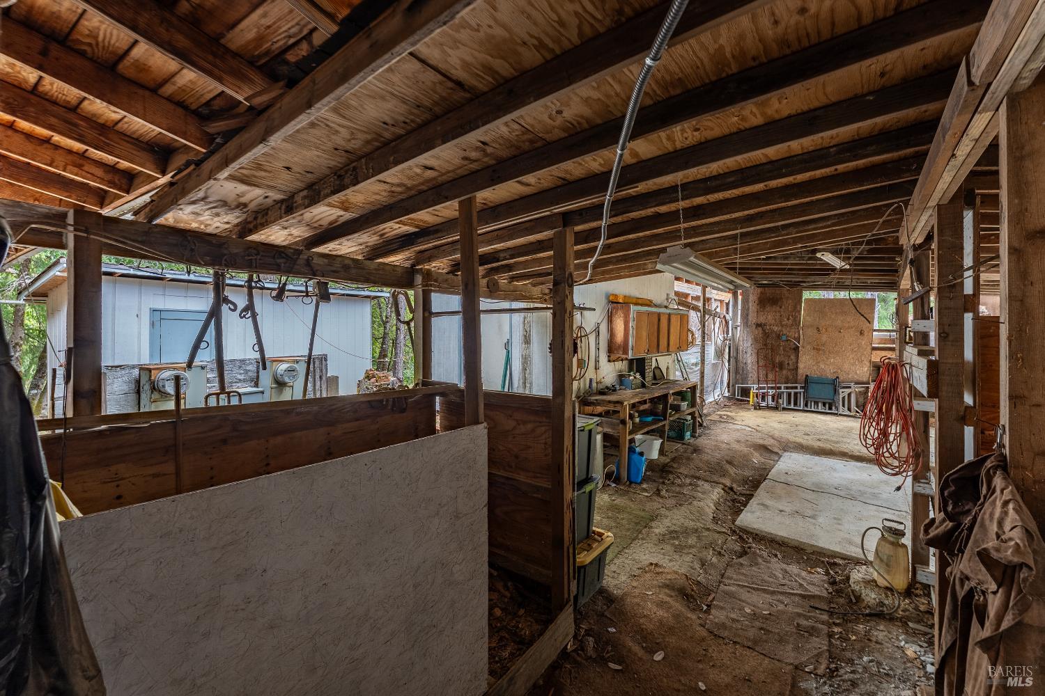 28655 N Highway 101 Highway Willits CA 95490