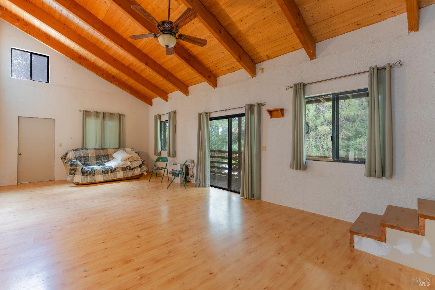28655 N Highway 101 Highway Willits CA 95490