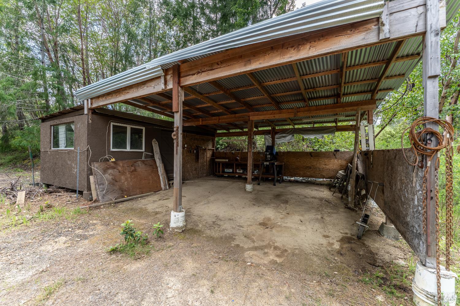 28655 N Highway 101 Highway Willits CA 95490