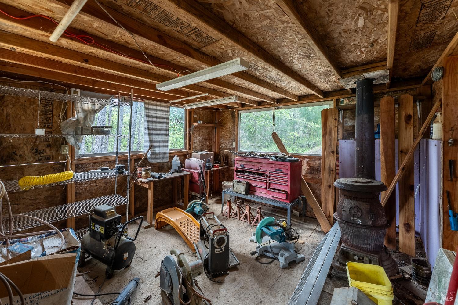 28655 N Highway 101 Highway Willits CA 95490