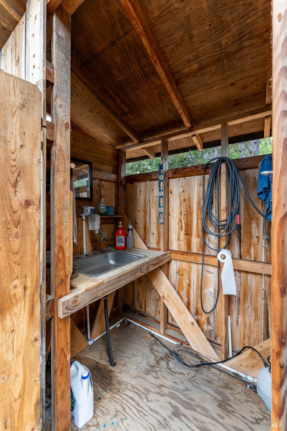 28655 N Highway 101 Highway Willits CA 95490