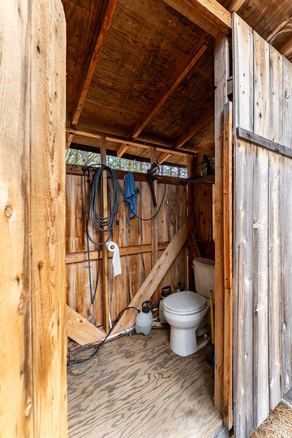28655 N Highway 101 Highway Willits CA 95490