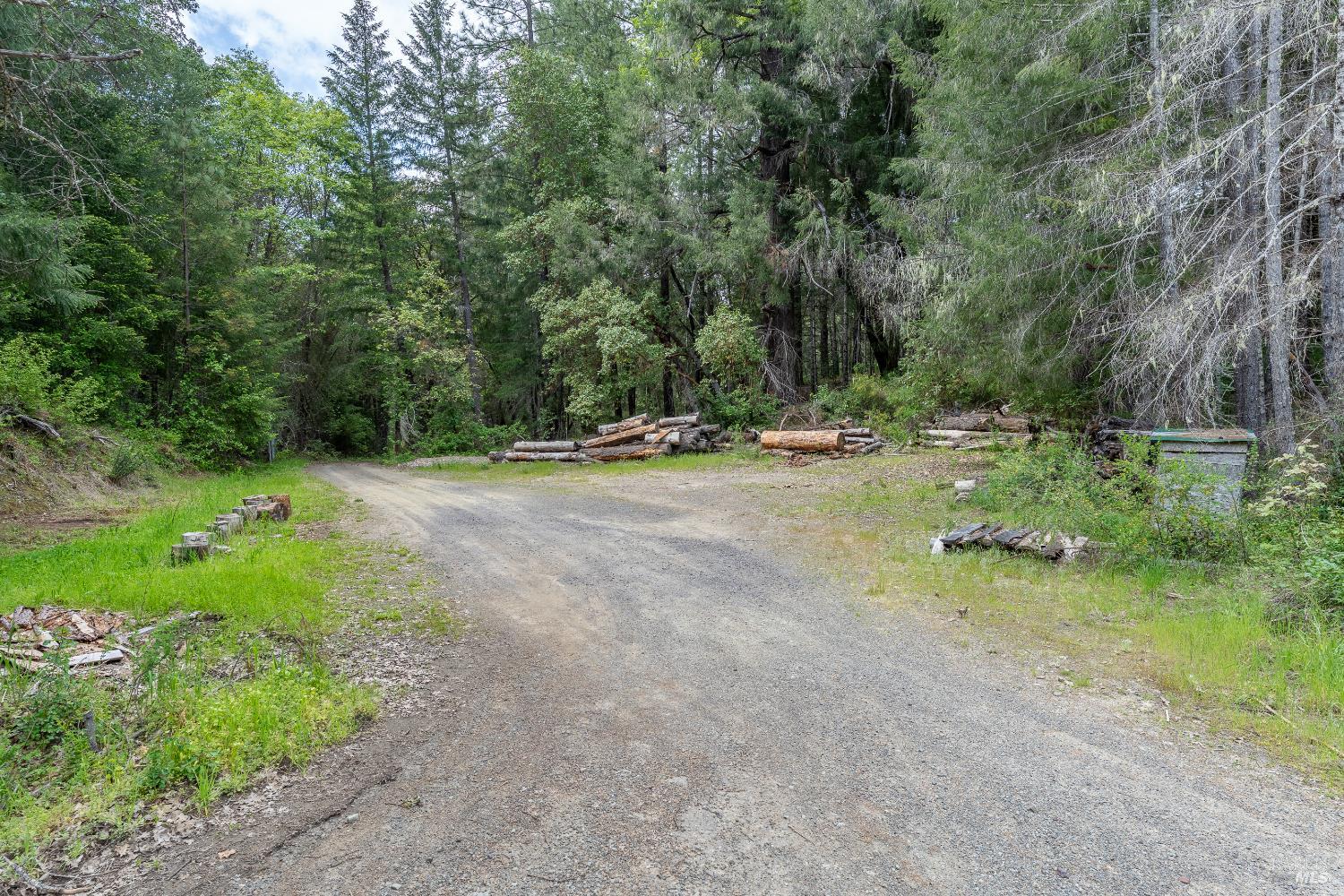 28655 N Highway 101 Highway Willits CA 95490