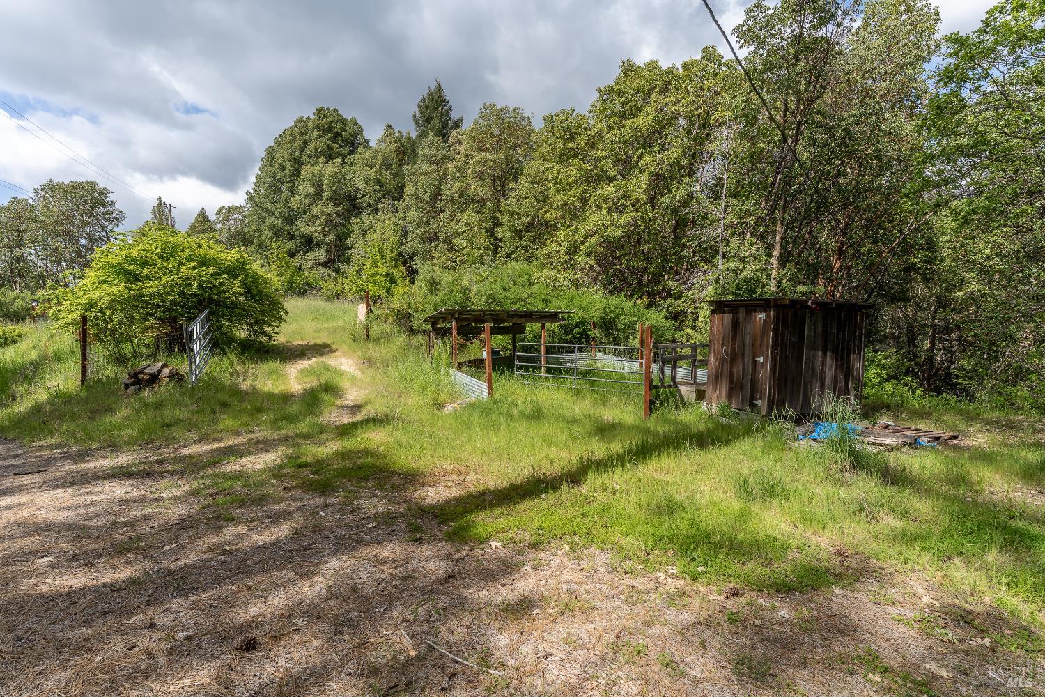 28655 N Highway 101 Highway Willits CA 95490