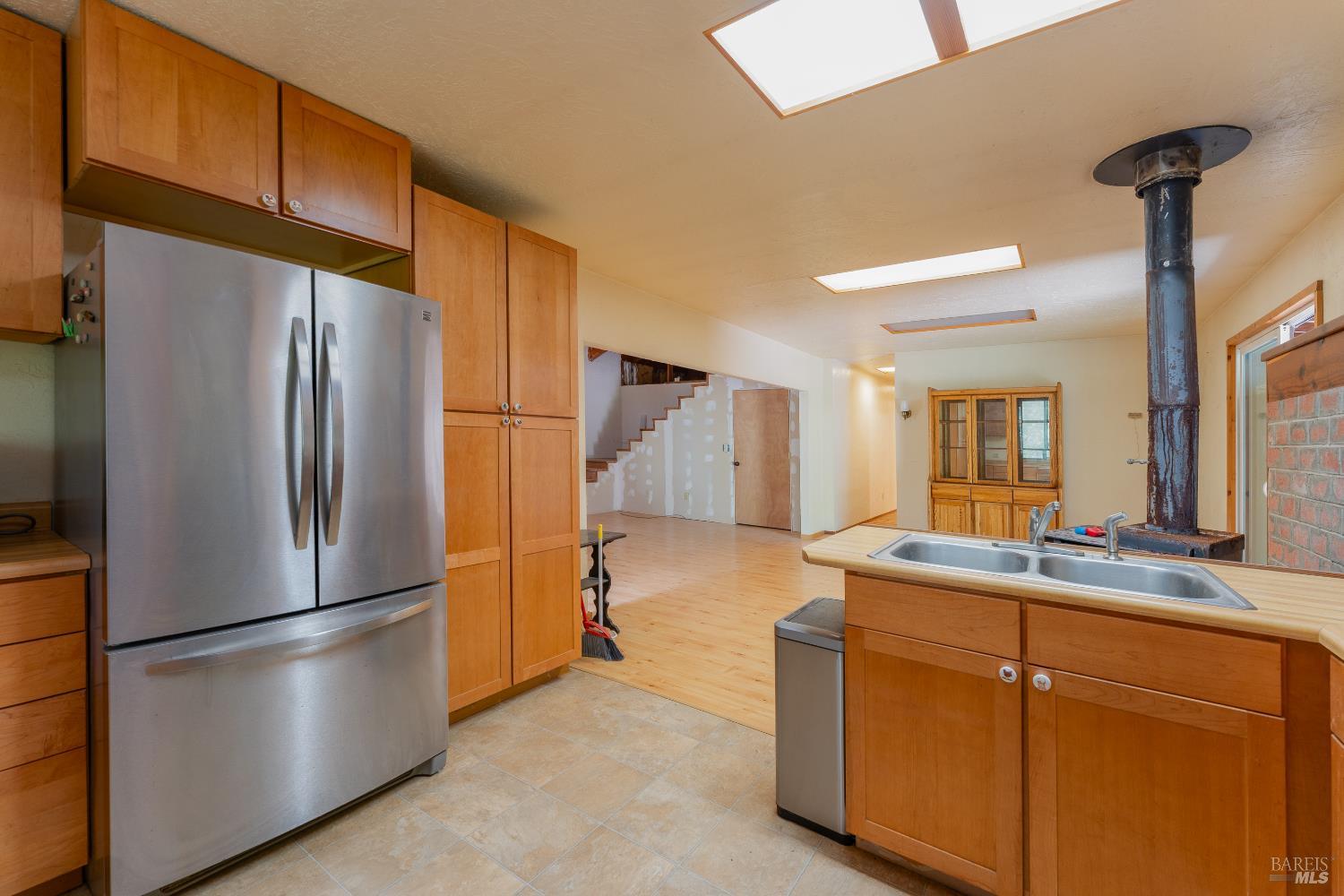 28655 N Highway 101 Highway Willits CA 95490