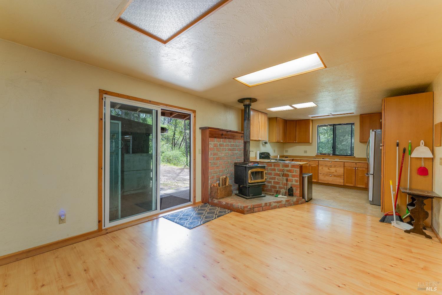 28655 N Highway 101 Highway Willits CA 95490