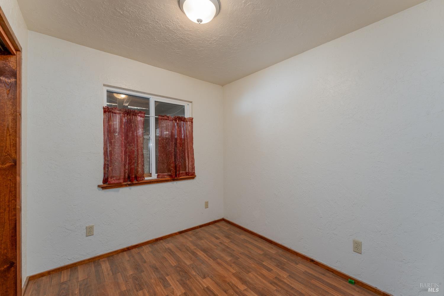 28655 N Highway 101 Highway Willits CA 95490