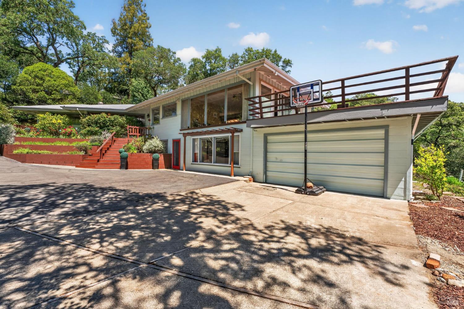 891 Isola Way Ukiah CA 95482