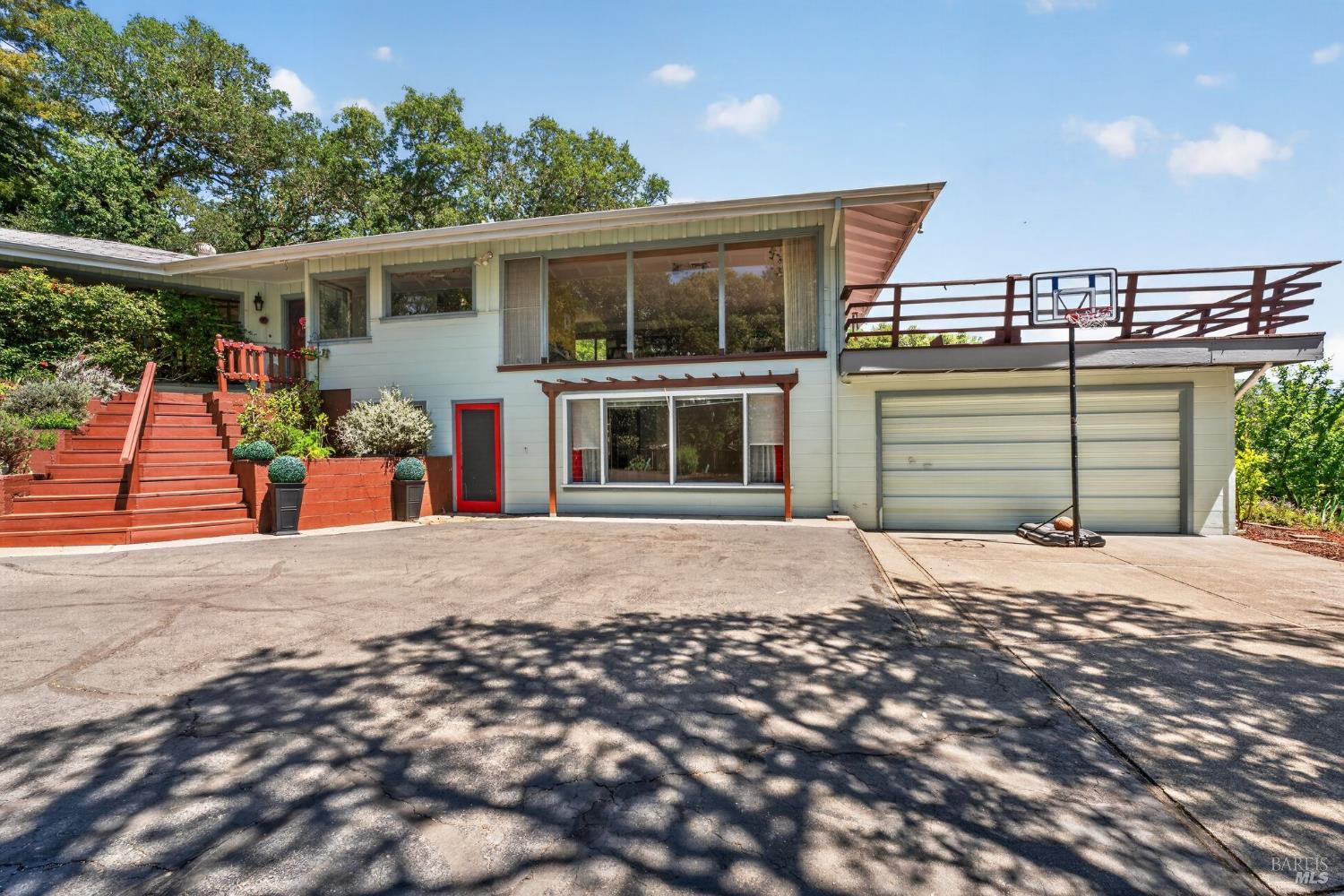 891 Isola Way Ukiah CA 95482