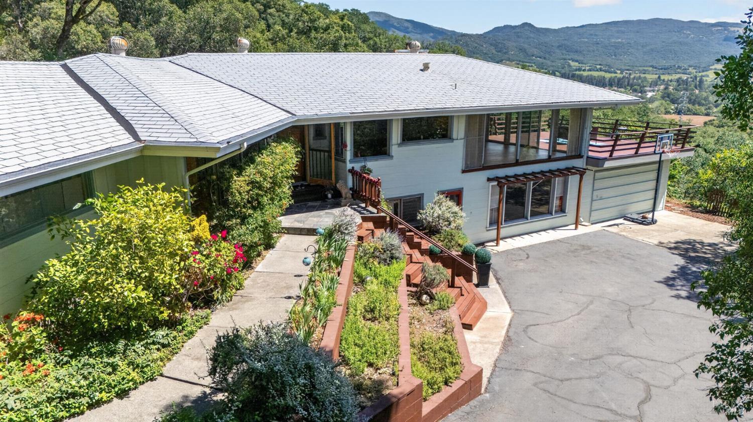 891 Isola Way Ukiah CA 95482