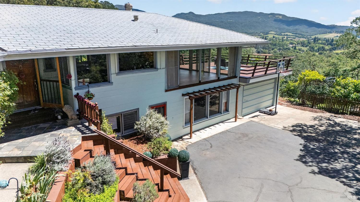 891 Isola Way Ukiah CA 95482