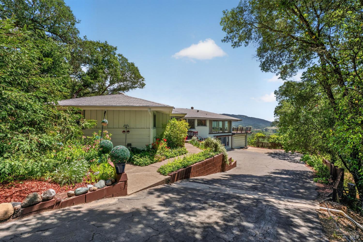 891 Isola Way Ukiah CA 95482