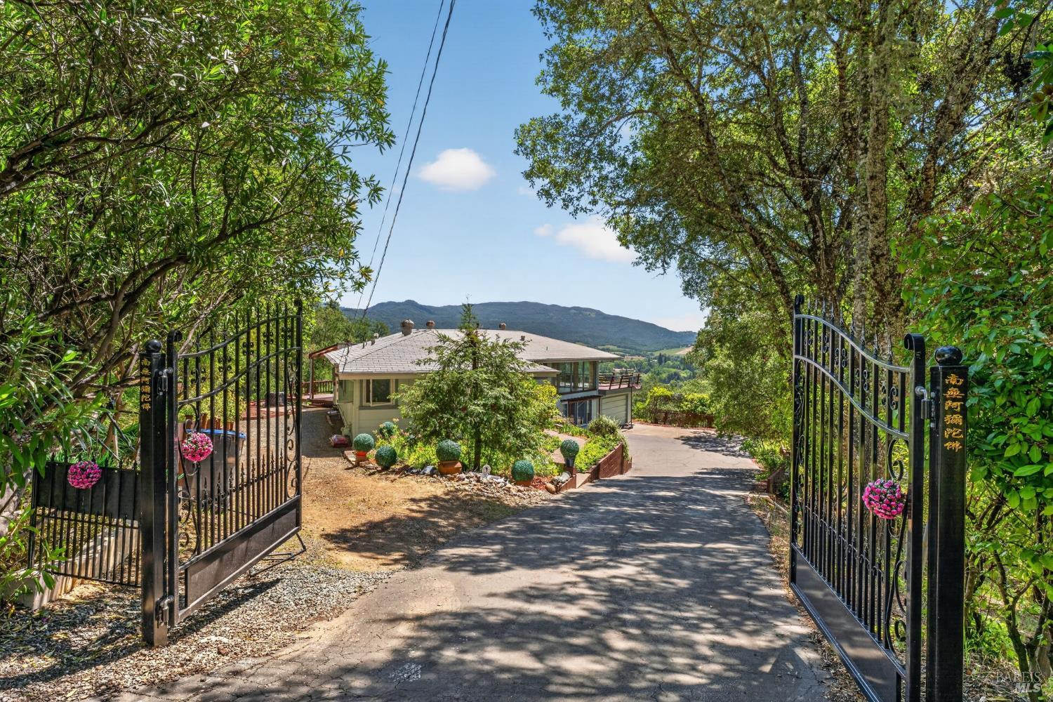 891 Isola Way Ukiah CA 95482