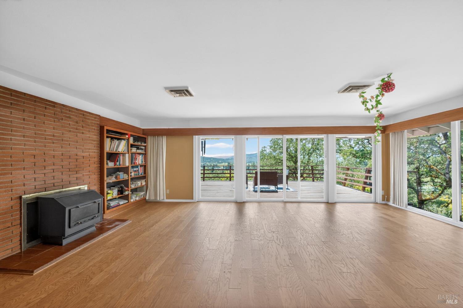 891 Isola Way Ukiah CA 95482