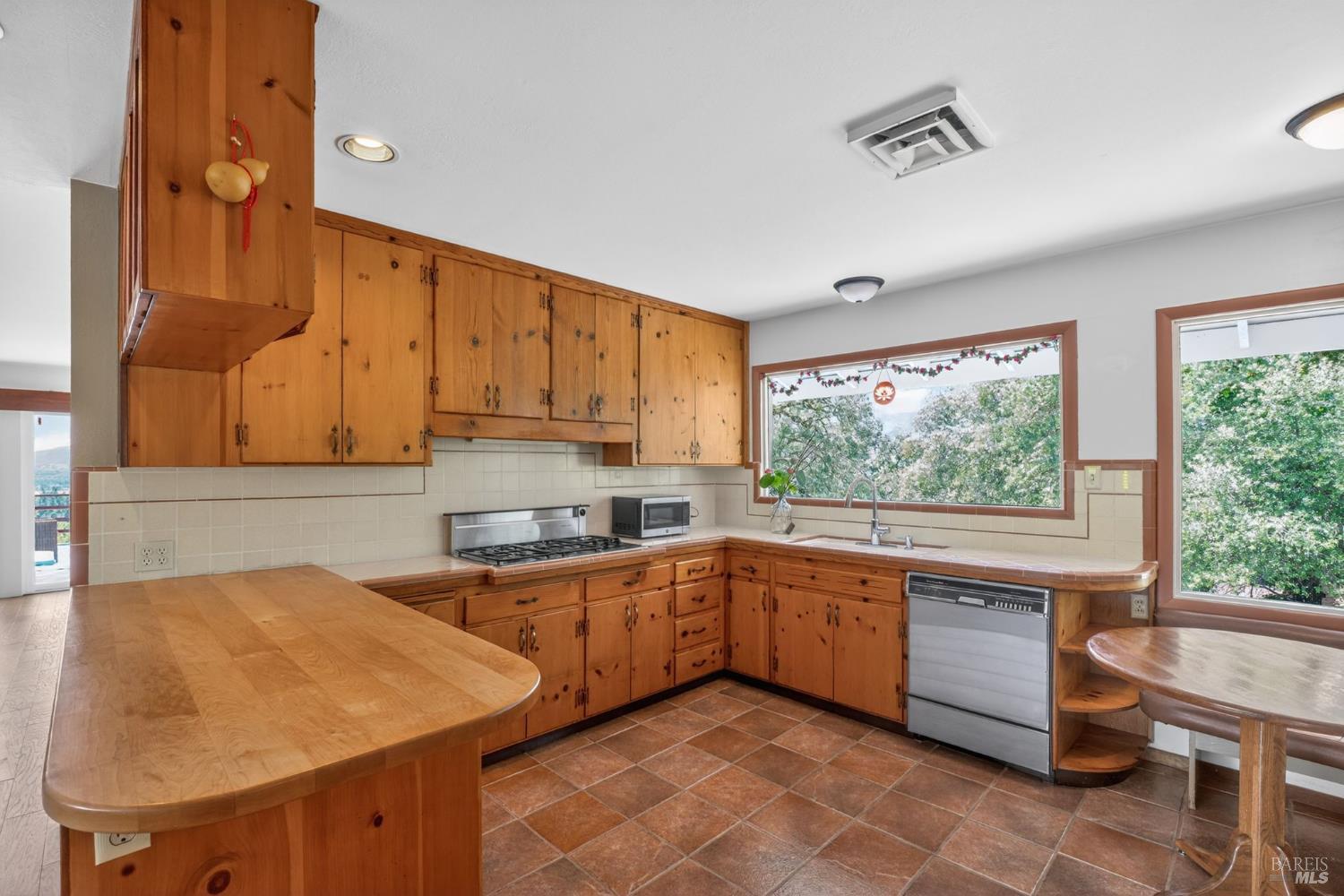 891 Isola Way Ukiah CA 95482
