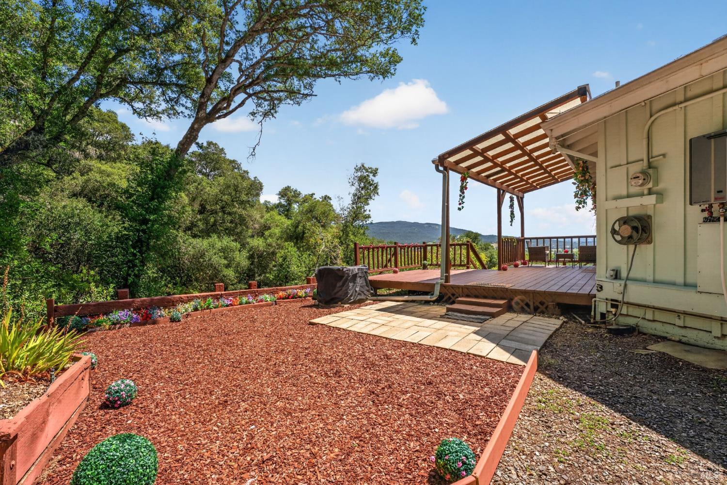 891 Isola Way Ukiah CA 95482