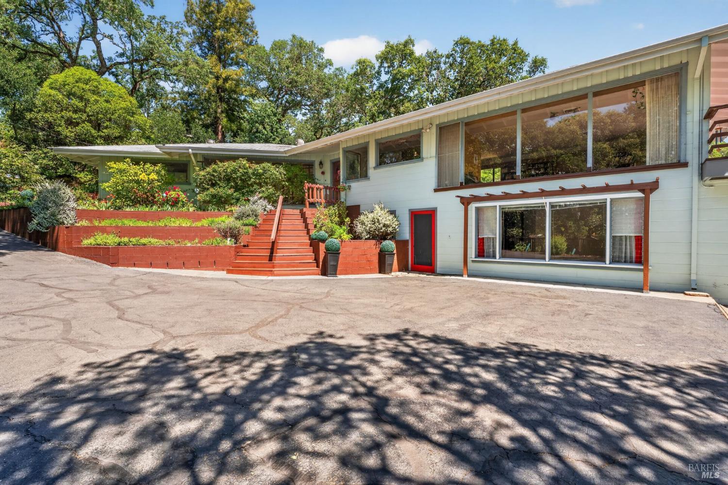 891 Isola Way Ukiah CA 95482