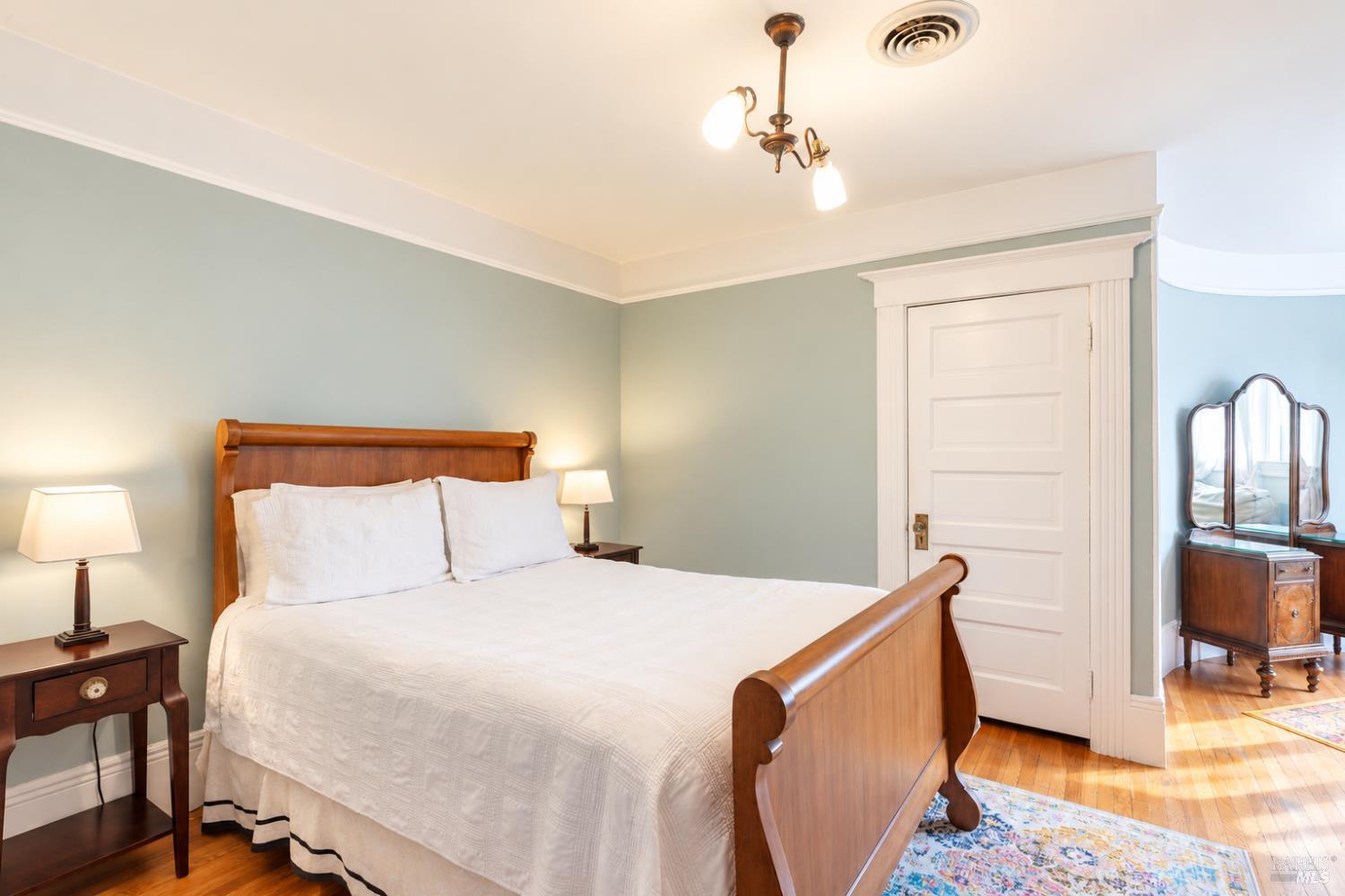 302 N Main Street Cloverdale CA 95425