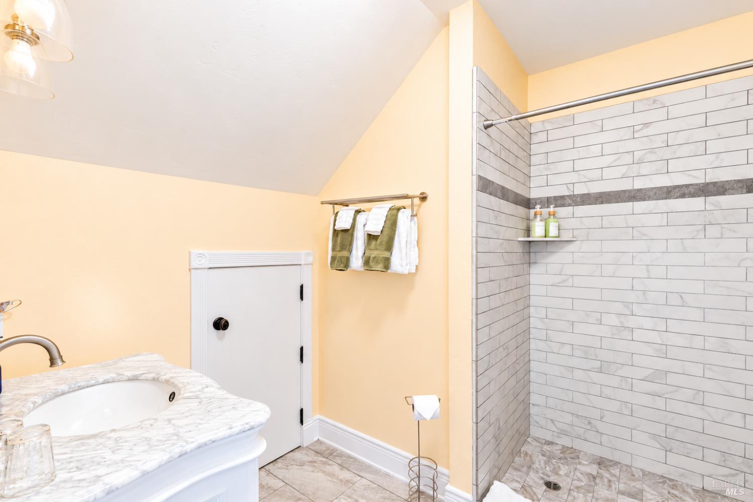 302 N Main Street Cloverdale CA 95425